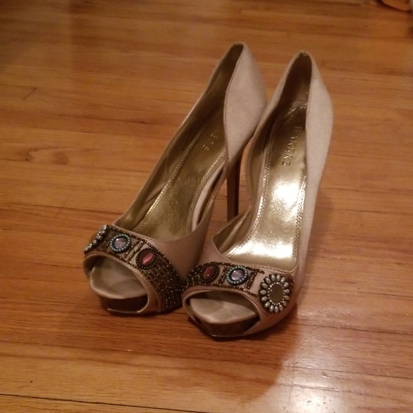 Bakers Platform Heels - Picture 2 of 6